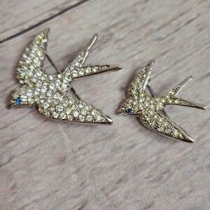 Sparkling Swallow Bird Brooch Set in Silver Tone with Blue Accent